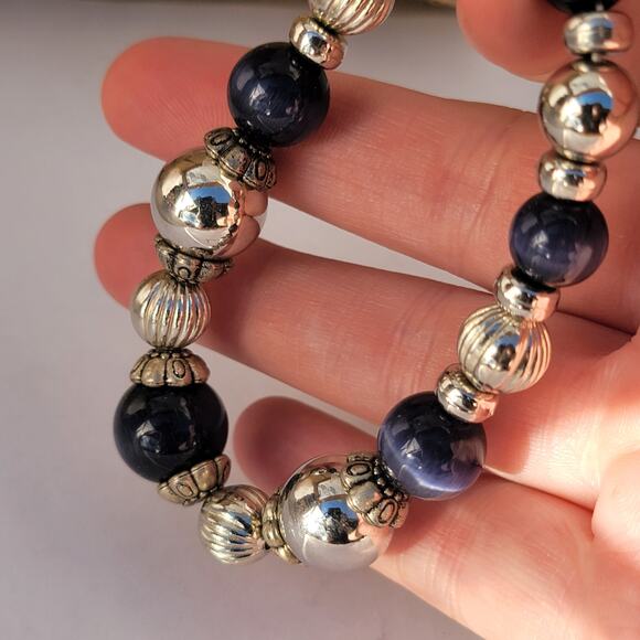 Vintage black and silver stretch bracelet with ribbed and smooth beads - Picture 2 of 10